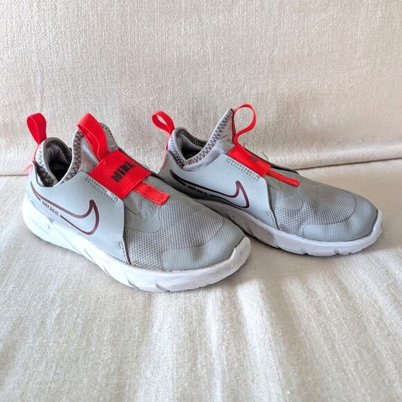 Nike Flex Runner 2 Boys Running Slip On Sneaker Gray/Red size 2 - Picture 2 of 9